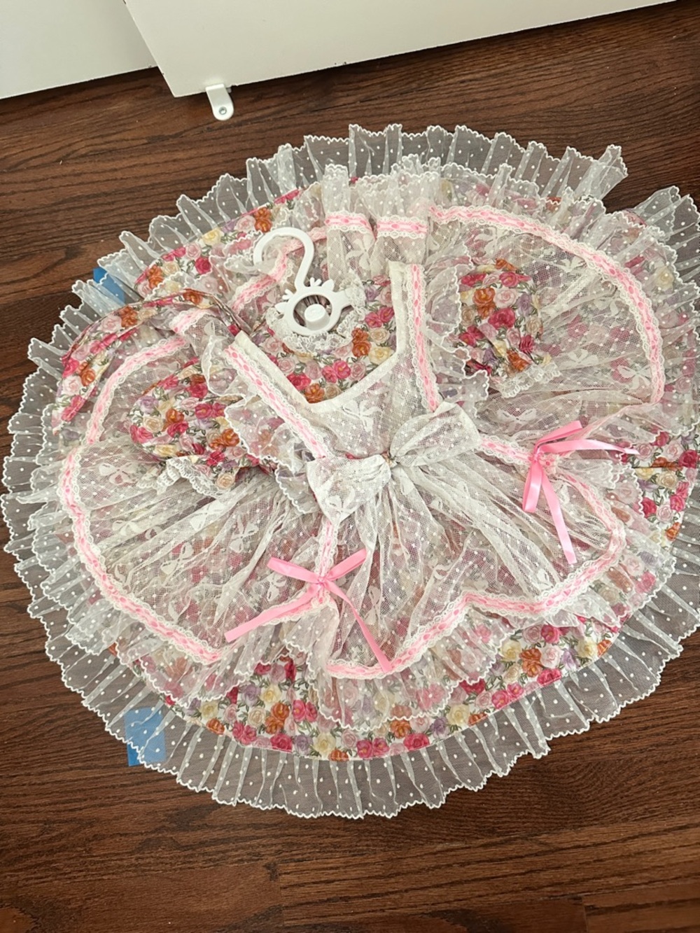 Rare Vintage Floral Girl Dress with lace apron Sz 100 / 3T-4T length 16"
